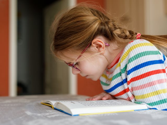 5 μικρές συνήθειες που μεγαλώνουν παιδιά με αγάπη για τo διάβασμα