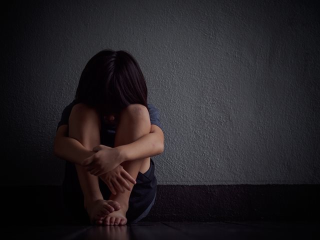 "Έκλεινα τα μάτια μου γιατί φοβόμουν": 79χρονος παιδίατρος μπήκε σε δωμάτιο ξενοδοχείου και ασέλγησε σε 7χρονο κοριτσάκι