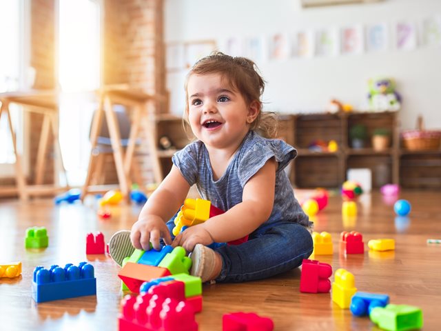 Λιγότερα παιχνίδια στο παιδικό δωμάτιο: 5 tips για να τα καταφέρεις