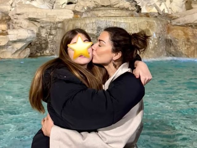 Εύα Τσιμιτσέλη: Ταξίδι στο εξωτερικό χωρίς τους γονείς της- Η συγκίνηση της Βάσως Λασκαράκη