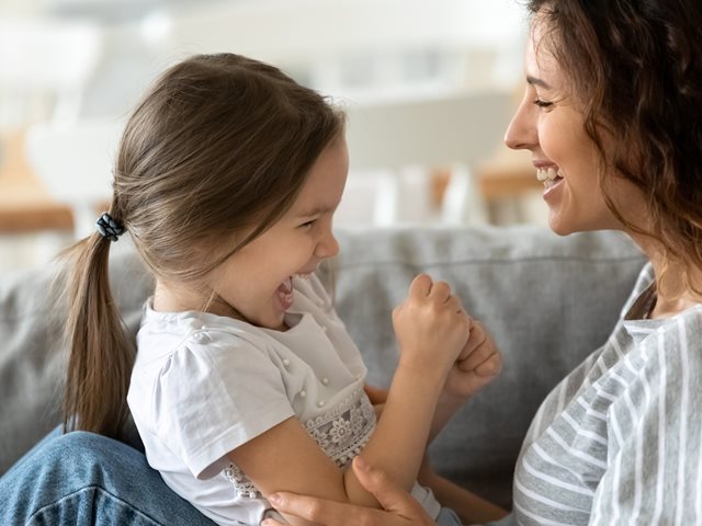 Το παιδί δεν σε ακούει; Με αυτά τα 6 βήματα θα το καταφέρεις