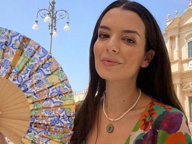 H Νικολέττα Ράλλη σ' ένα μοναδικό ταξίδι στον ιταλικό νότο με την κορούλα της