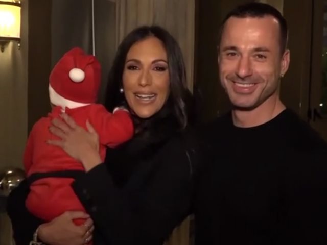 Η Ανθή Βούλγαρη με τον γιο της και τον Κωνσταντίνο Κωνσταντινίδη σε γιορτινή έξοδο