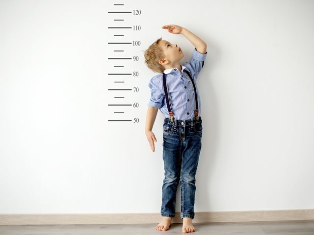 Το παιδί μου δεν ψηλώνει! Πρέπει να επισκεφτώ παιδοενδοκρινολόγο;