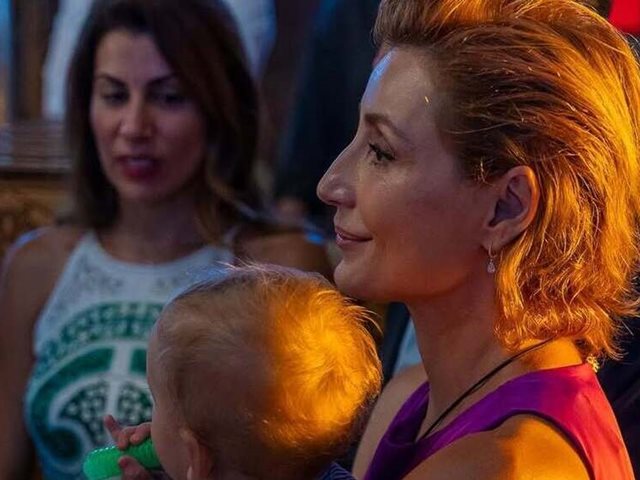 Ο γιος της Γιούλικας Σκαφιδά σε παιχνίδια με τη νονά του, Ευδοκία Ρουμελιώτη, λίγο πριν το γύρισμα