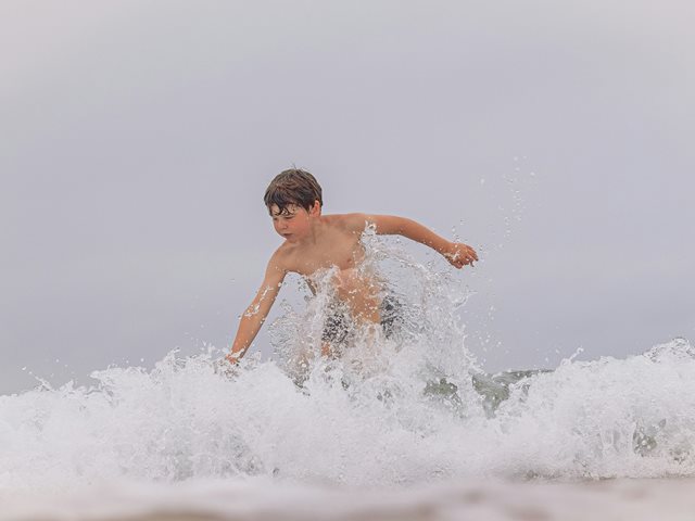 Πώς μπορούμε να προστατεύσουμε τα παιδιά στη θάλασσα;