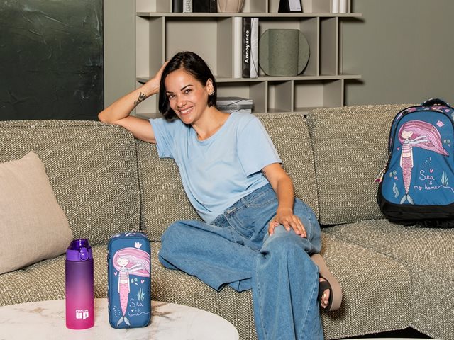 Το μυστικό μίας προνοητικής μαμάς: Η Κατερίνα Τσάβαλου μάς δείχνει πως ανακάλυψε τα πιο κομψά σχολικά αξεσουάρ για την κόρη της