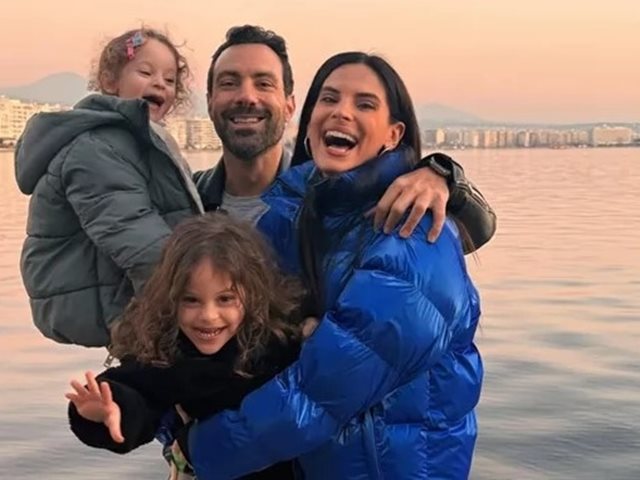 "Το πιο όμορφο κορίτσι από όλα": Η Αριάνα και η Φιλίππα βάφουν τη μητέρα τους, Χριστίνα Μπόμπα