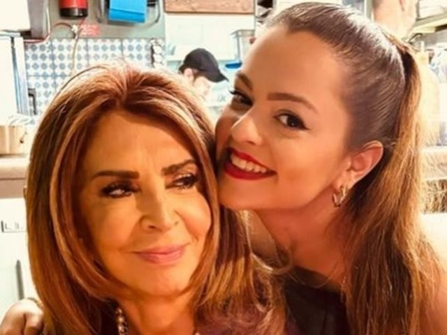 Μαριτίνα Ντενίση: "Είναι η μαμά μου και ο μπαμπάς μου μαζί. Την αγαπώ απεριόριστα και την ευχαριστώ για όσες θυσίες έχει κάνει για εμένα"