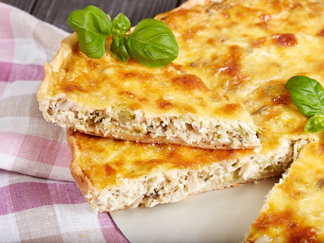 5 λεπτά & 1 μπολ: Φτιάξε την πιο εύκολη κοτόπιτα χωρίς φύλλο