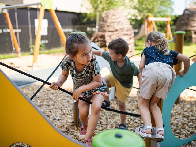 Χρώμα, φαντασία και ενθουσιασμός στις δωρεάν καλοκαιρινές δράσεις για τα παιδιά του Πειραιά