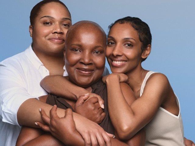 H La Roche-Posay στηρίζει τους ογκολογικούς ασθενείς και μας υπενθυμίζει τη δύναμη της φροντίδας