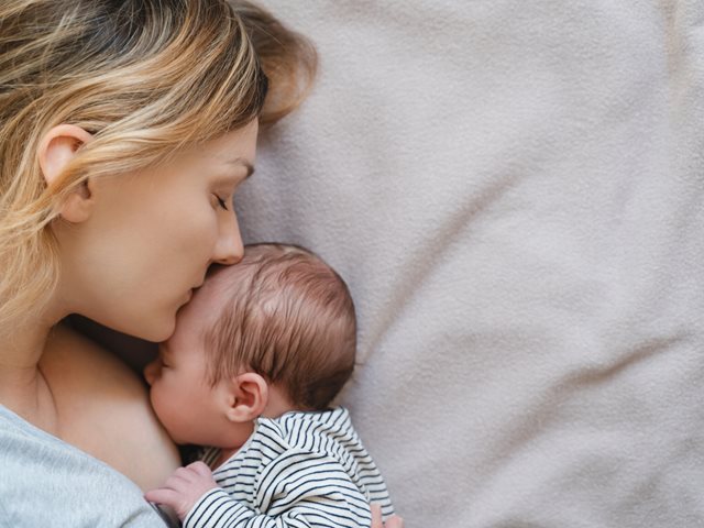 Πώς η καισαρική επηρεάζει τον ύπνο της μαμάς