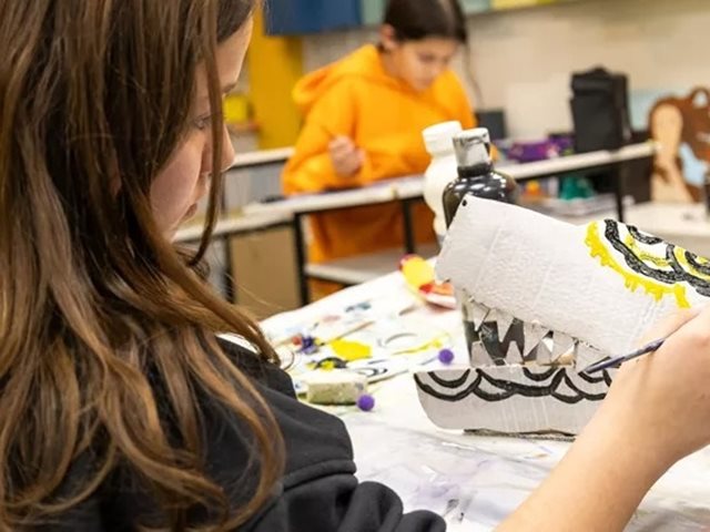 Φτιάξε γλυπτά από χαρτόνι στο Φεστιβάλ Κήπου της Δημοτικής Βιβλιοθήκης Νέας Σμύρνης