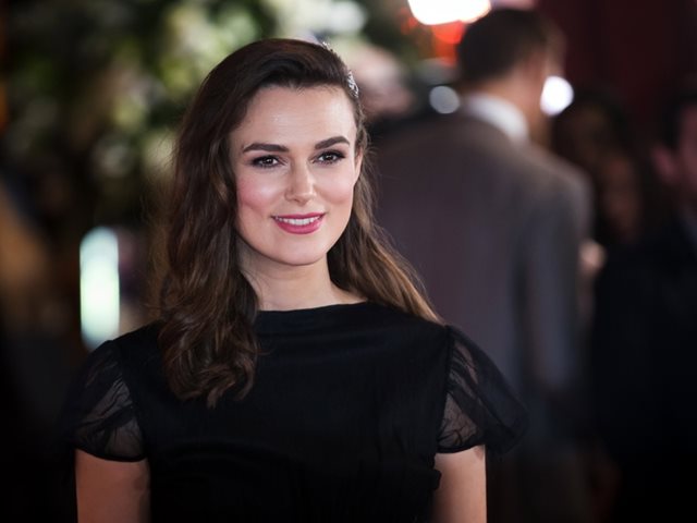 H Κίρα Νάιτλι εξηγεί πώς η έλλειψη ύπνου μετά τη γέννα την οδήγησε σε επιλόχειο κατάθλιψη