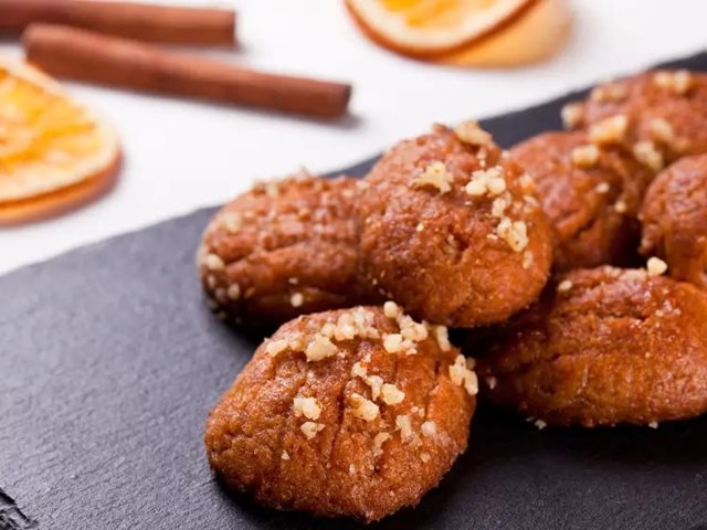 Παραδοσιακά μελομακάρονα με σιμιγδάλι- Το απόλυτο γλυκό των γιορτών