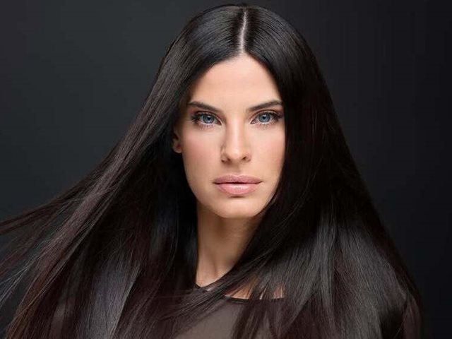 Η Χριστίνα Μπόμπα αποκάλυψε τι ηρεμεί τα παιδάκια της στα οικογενειακά ταξίδια