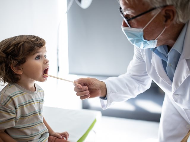 "Ξέρετε κάποιο σχολείο που να μην είχε κρούσμα στρεπτόκοκκου"; Οι παιδίατροι εξηγούν τι συμβαίνει με τα τελευταία περιστατικά
