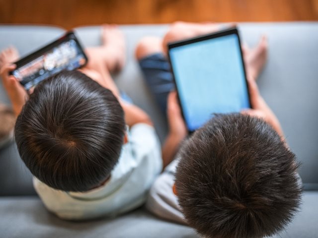 Πόσο ασφαλές είναι το TikTok για τον παιδικό εγκέφαλο; Όσα πρέπει να ξέρει κάθε γονιός