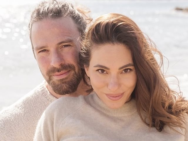 Η Ευρυδίκη Βαλαβάνη μόλις αποκάλυψε το φύλο του μωρού της: Το gender reveal πάρτι στο σπίτι