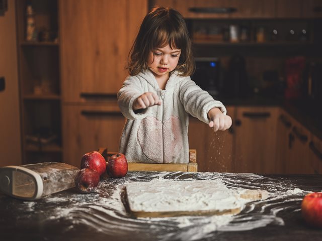 Messy play στο σπίτι με μια πατάτα- Το παιχνίδι που ενισχύει τη γλωσσική ανάπτυξη