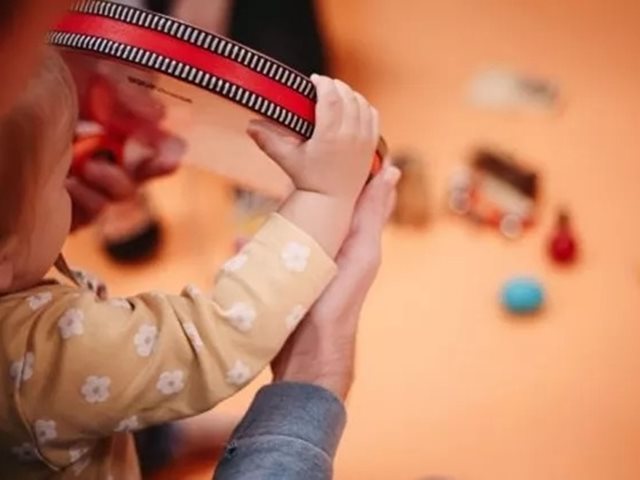 "Μια αγκαλιά να ακούει": Βιωματικό εργαστήριο για εγκύους, μητέρες, φροντιστές και βρέφη 0-18 μηνών