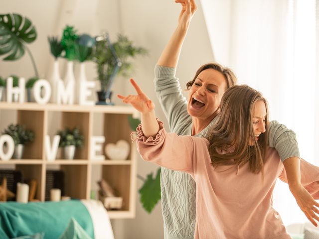 Cool θεία: Για την Gen Z είναι πλέον κάτι εντελώς διαφορετικό (και πιο ουσιαστικό)