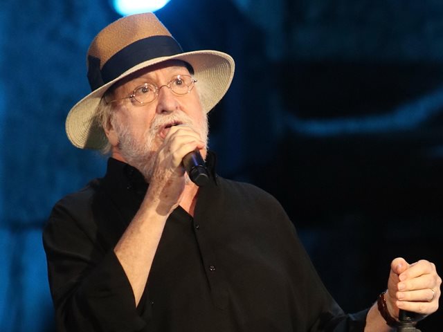 Ο Διονύσης Σαββόπουλος ως πατέρας, σύζυγος και δημιουργός των γλυκών μελωδιών των παιδικών μας χρόνων