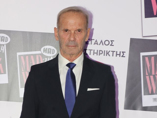 Το συγκινητικό μήνυμα του Πέτρου Κωστόπουλου στον γιο του που φεύγει για σπουδές