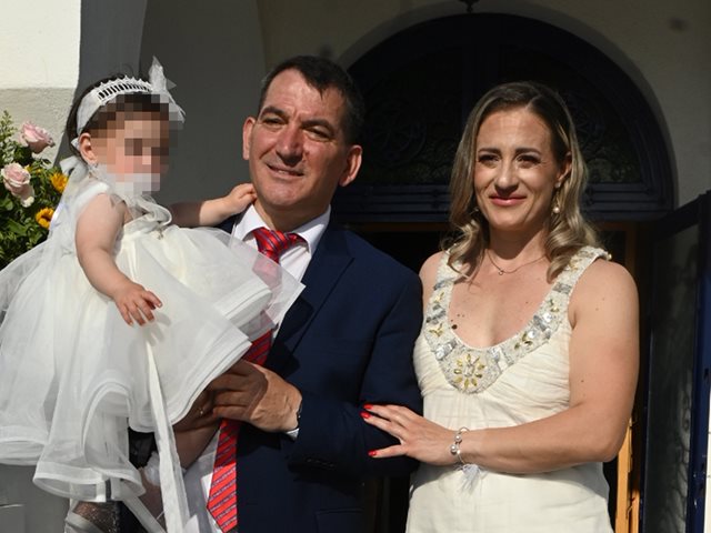 Πύρρος Δήμας: "Λύγισε" στη βάπτιση της κόρης του - Τα παιδιά του δεν παραβρέθηκαν στο μυστήριο