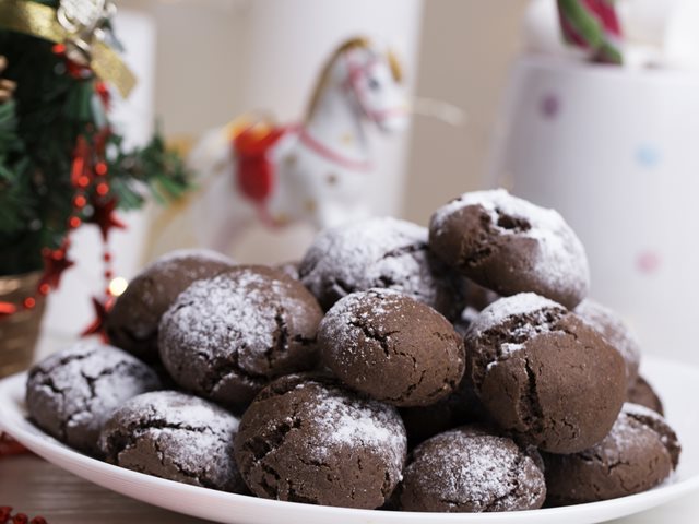 Η Madame Ginger πρόσθεσε στους κουραμπιέδες το μόνο πράγμα που τους έλειπε - σοκολάτα! Και αυτή είναι η συνταγή που θα αλλάξει γνώμη και στους πιο δύσπιστους