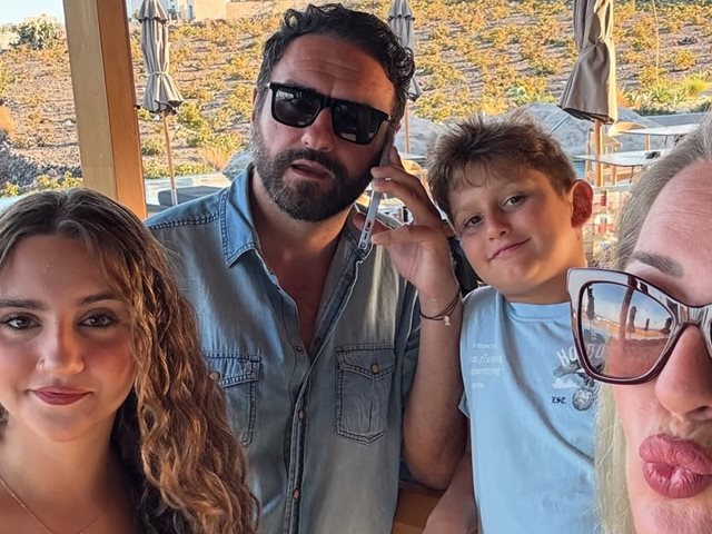 Δημήτρης Ηλίας: Η εμφάνιση του γιου του Μελέτη Ηλία μαζί με τον μπαμπά του στο Σόι Σου