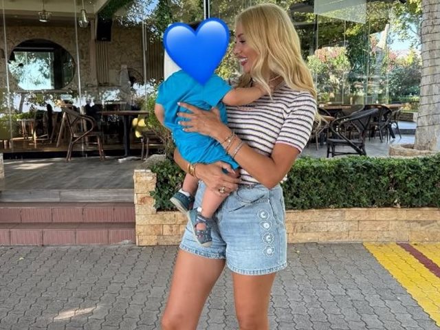 Το ''τέχνασμα" που κάνει η Κωνσταντίνα Σπυροπούλου με τον γιο της για τον πιο γλυκο ύπνο που θέλεις και εσύ να κάνεις