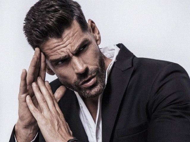 O Γιάννης Σπαλιάρας στο πλευρό της μαμάς του, κατά τη διάρκεια της περιπέτειας της υγείας της