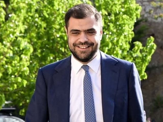 Παύλος Μαρινάκης: "Πόσο τιμάμε τη μαμά που μεγαλώνει ένα παιδί; Πρέπει να κινηθούμε σε αυτήν τη λογική"