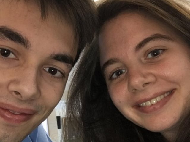 "Αγγελούδι μου, θα έδινα τη ζωή μου…Πώς να αντέξω": Το σπαρακτικό αντίο του Κώστα Σαμαρά στην αδερφή του, Λένα