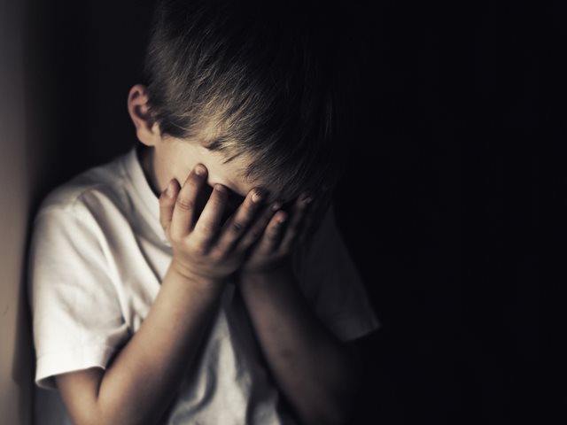 Κακοποίηση παιδιών από τον θείο τους: Πώς κατάλαβε η μητέρα τι συμβαίνει στο 4χρονο και 2χρονο παιδί της