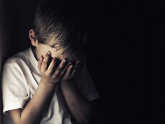 55χρονη στη Θεσσαλονίκη κατηγορείται ότι βίαζε τον 9χρονο γιο της οικιακής βοηθού