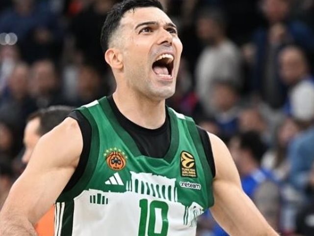 Kώστας Σλούκας: Σε πελάγη ευτυχίας στην βάπτιση του γιου του