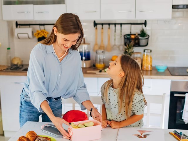 5 tips που κάθε γονιός πρέπει να ξέρει πριν ετοιμάσει το lunch box των παιδιών για το σχολείο