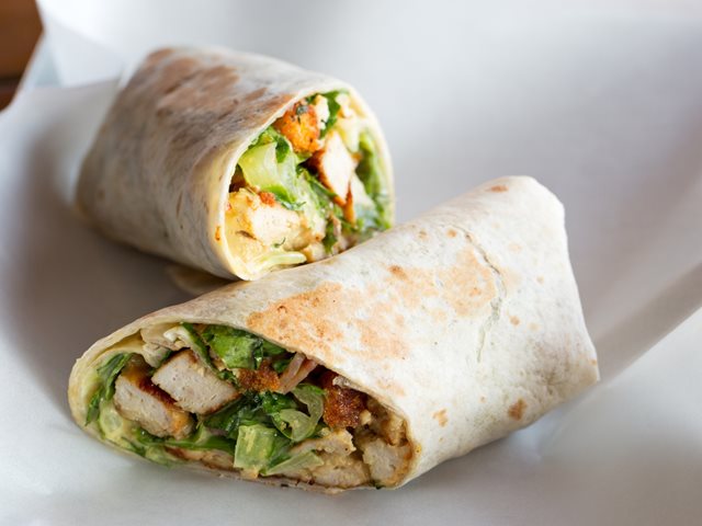 Τορτίγιες με το κοτόπουλο που περίσσεψε