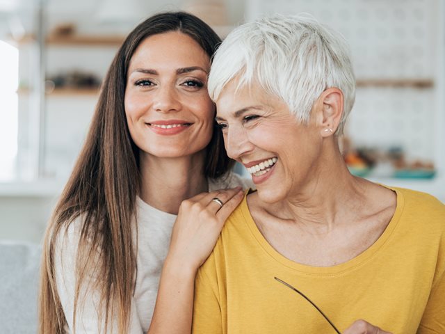 Η βιταμίνη που μας κρατά νεότερους όσο γερνάμε