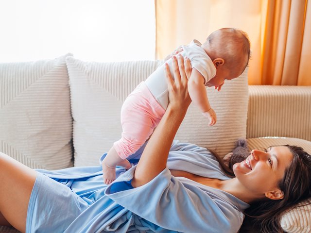 10 homewear επιλογές για να νιώθεις κομψή και άνετη στο σπίτι μετά το μαιευτήριο