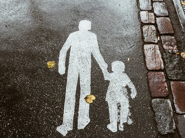 "Δεν αντέχω να το βλέπω να αγχώνεται. Και για να το βοηθήσω… καμιά φορά του κάνω εγώ τις ασκήσεις"