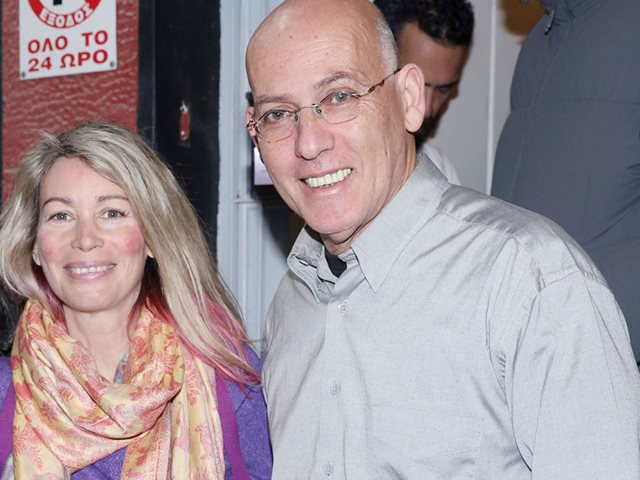 "Μόνο στα παιδιά μου ένιωσα την ανάγκη να εξηγήσω": Ο Kώστας Κιμούλης μιλά για την εγκυμοσύνη της Άριελ Κωνσταντινίδη