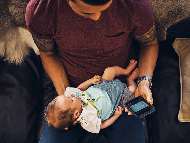 Γονείς 2.0: Οι 5 τύποι εφαρμογών που αλλάζουν την καθημερινότητα των νέων γονιών