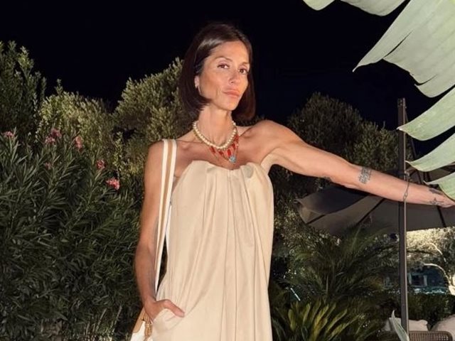 "Πόσο γρήγορα μεγαλώνουν": Η Σοφία Καρβέλα δείχνει πόσο μεγάλωσαν οι γιοι της
