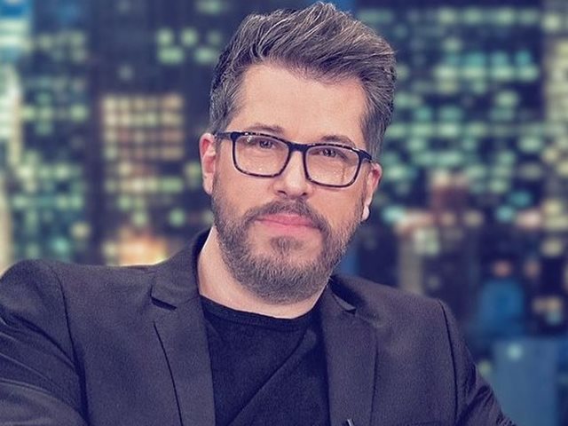 Η σπάνια οικογενειακή φωτογραφία που ανέβασε ο Χάρης Βαρθακούρης στο Ιnstagram