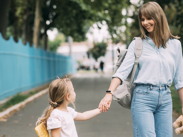 "Obstacle parenting": Μήπως οι γονείς πρέπει να κάνουμε τη ζωή των παιδιών μας πιο δύσκολη;