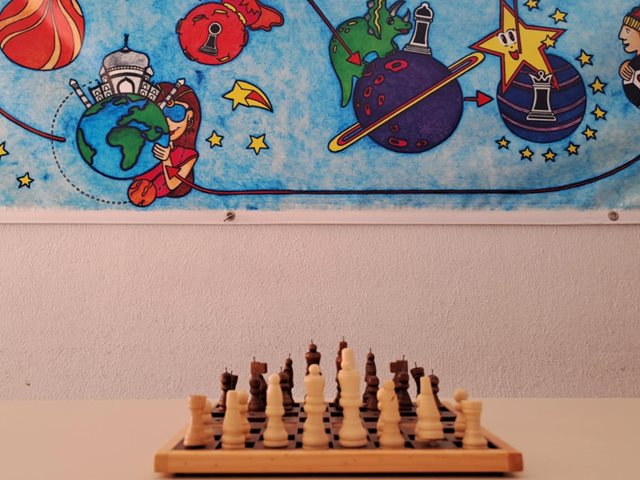 Μια σκακιέρα μαθαίνει τα ανθρώπινα δικαιώματα στους μαθητές